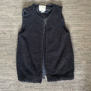 Aritzia- Wilfred Chatou Black Sherpa vest